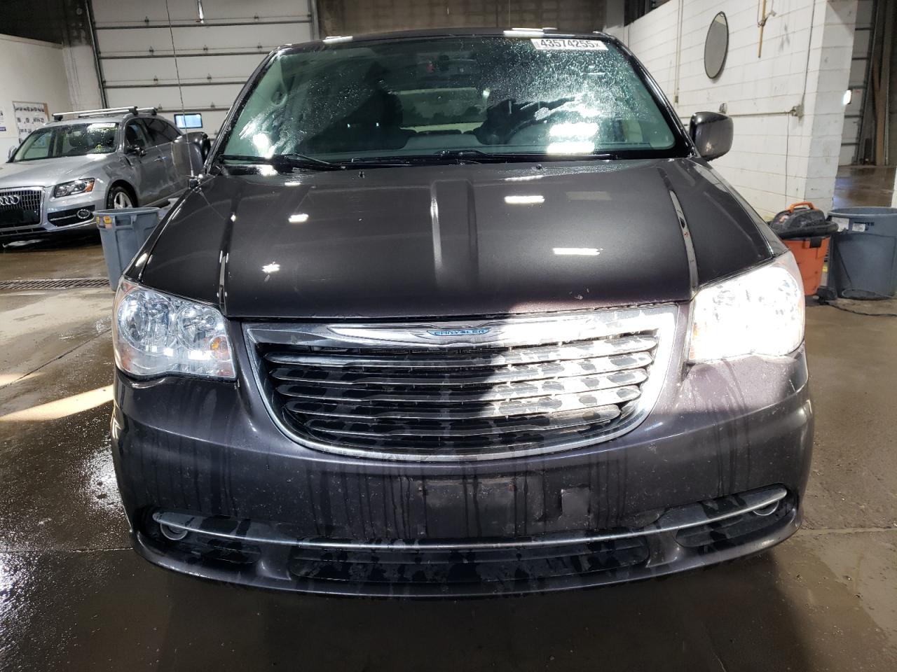 2015 Chrysler Town & Country - Image 5