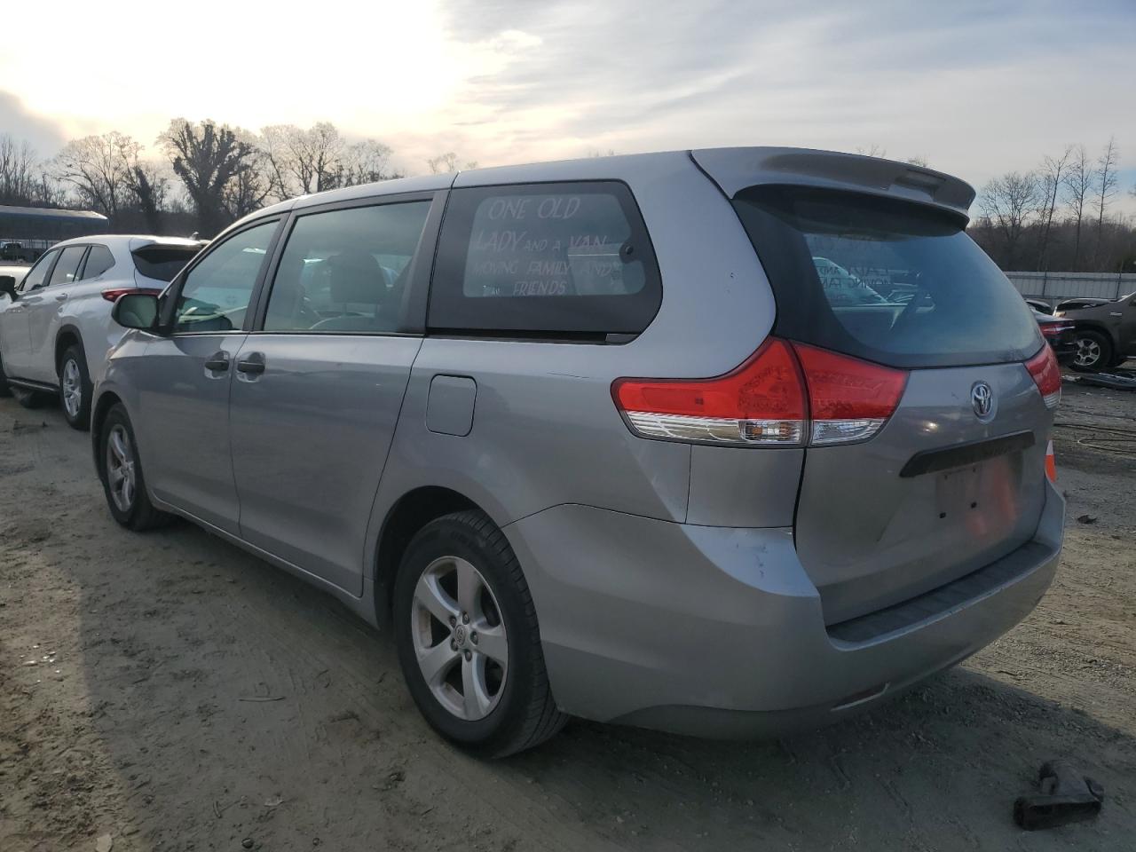 2013 Toyota Sienna - Image 2
