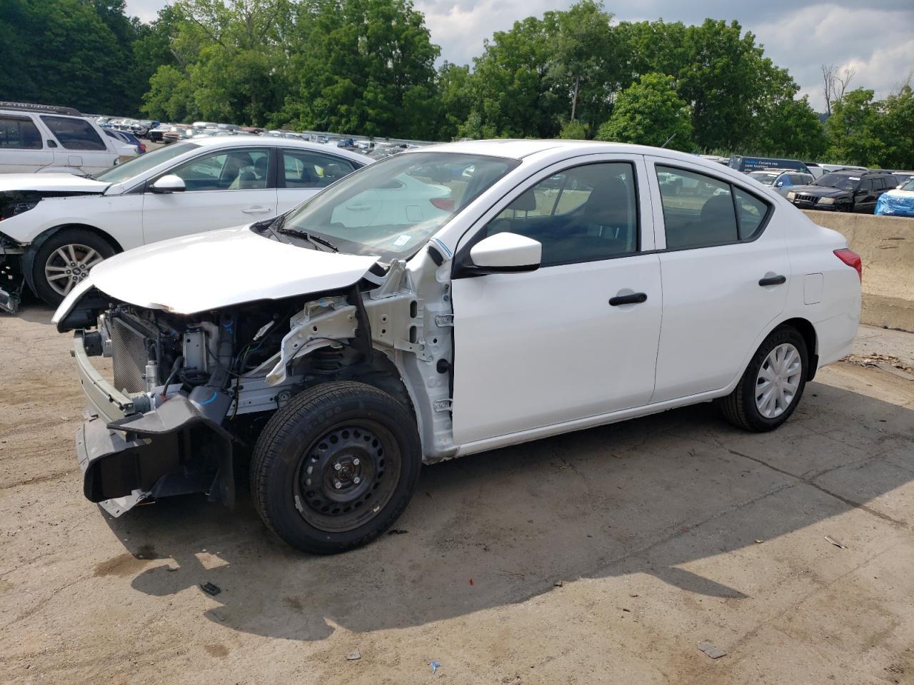 VIN 3N1CN7AP3JL865247 2018 NISSAN VERSA no.1