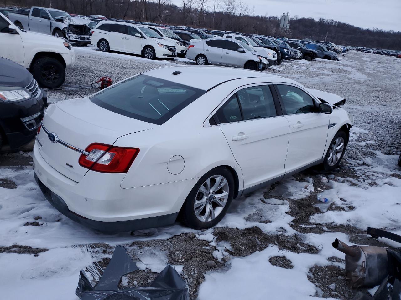 2011 Ford Taurus - Image 3