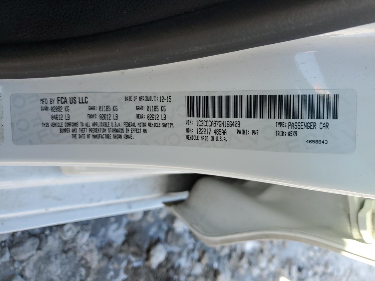 2016 Chrysler 200 - Image 12