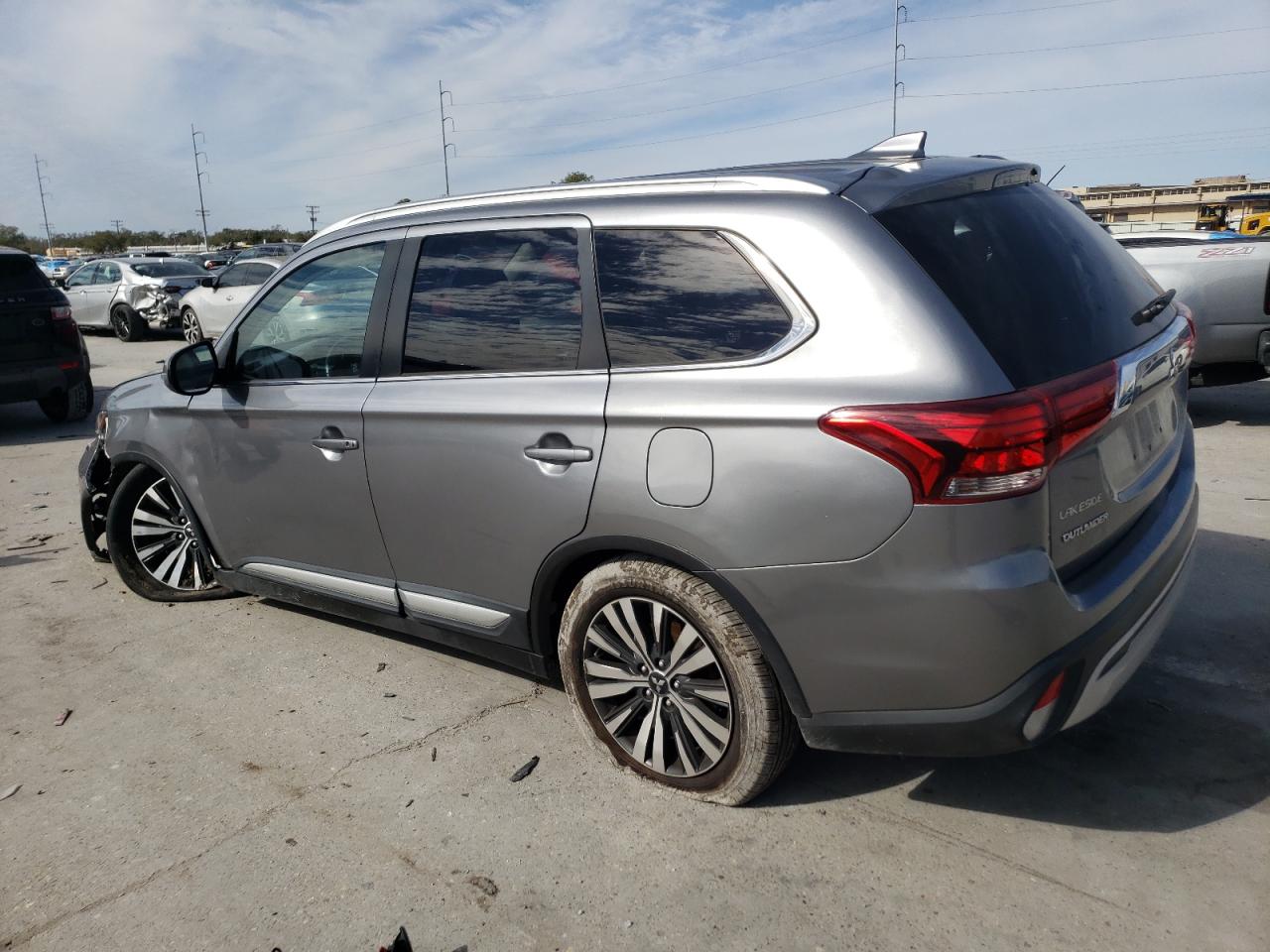 2020 Mitsubishi Outlander - Image 2