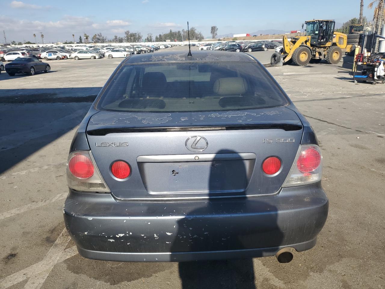 2004 Lexus IS - Image 6