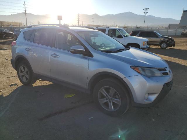 Паркетники TOYOTA RAV4 2015 Сріблястий