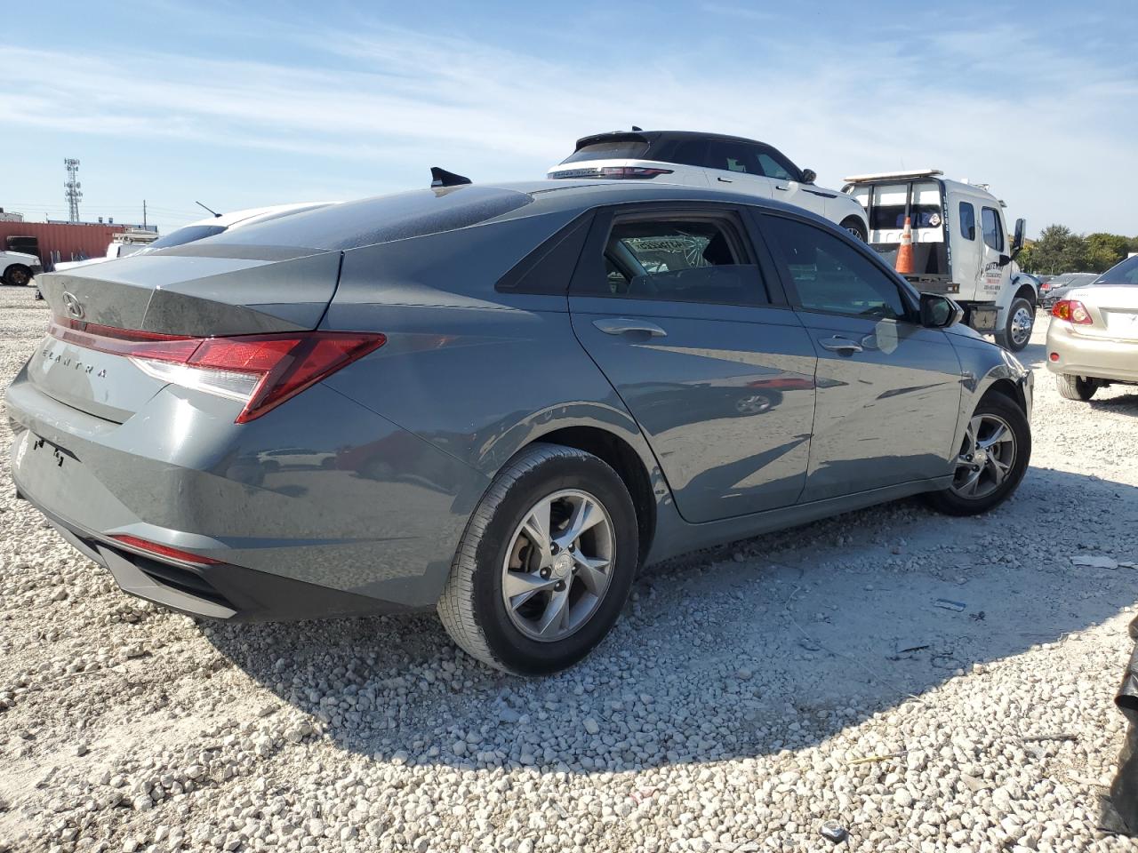 2021 Hyundai Elantra - Image 3