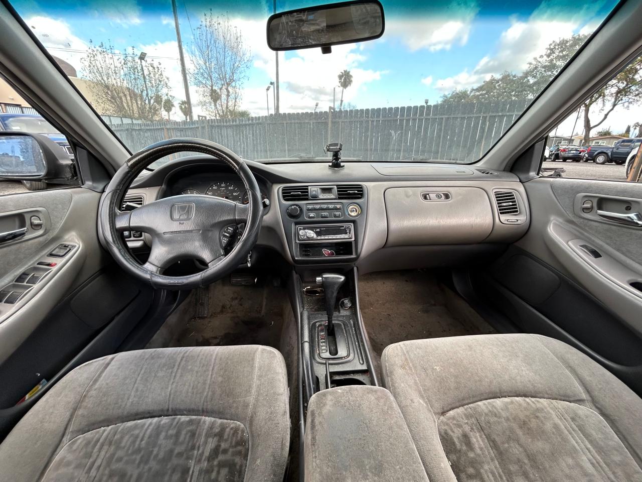 1999 Honda Accord - Image 9