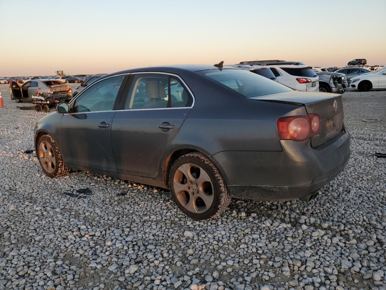 2009 Volkswagen Jetta - Image 2