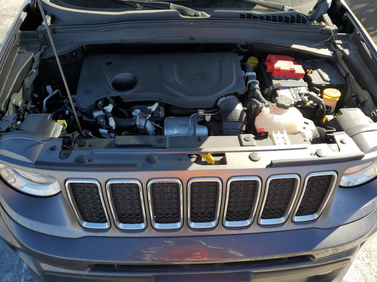 2020 Jeep Renegade - Image 12