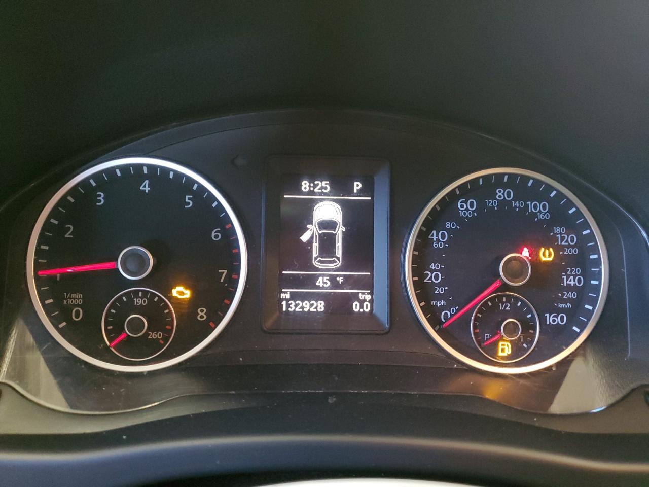 2017 Volkswagen Tiguan - Image 9