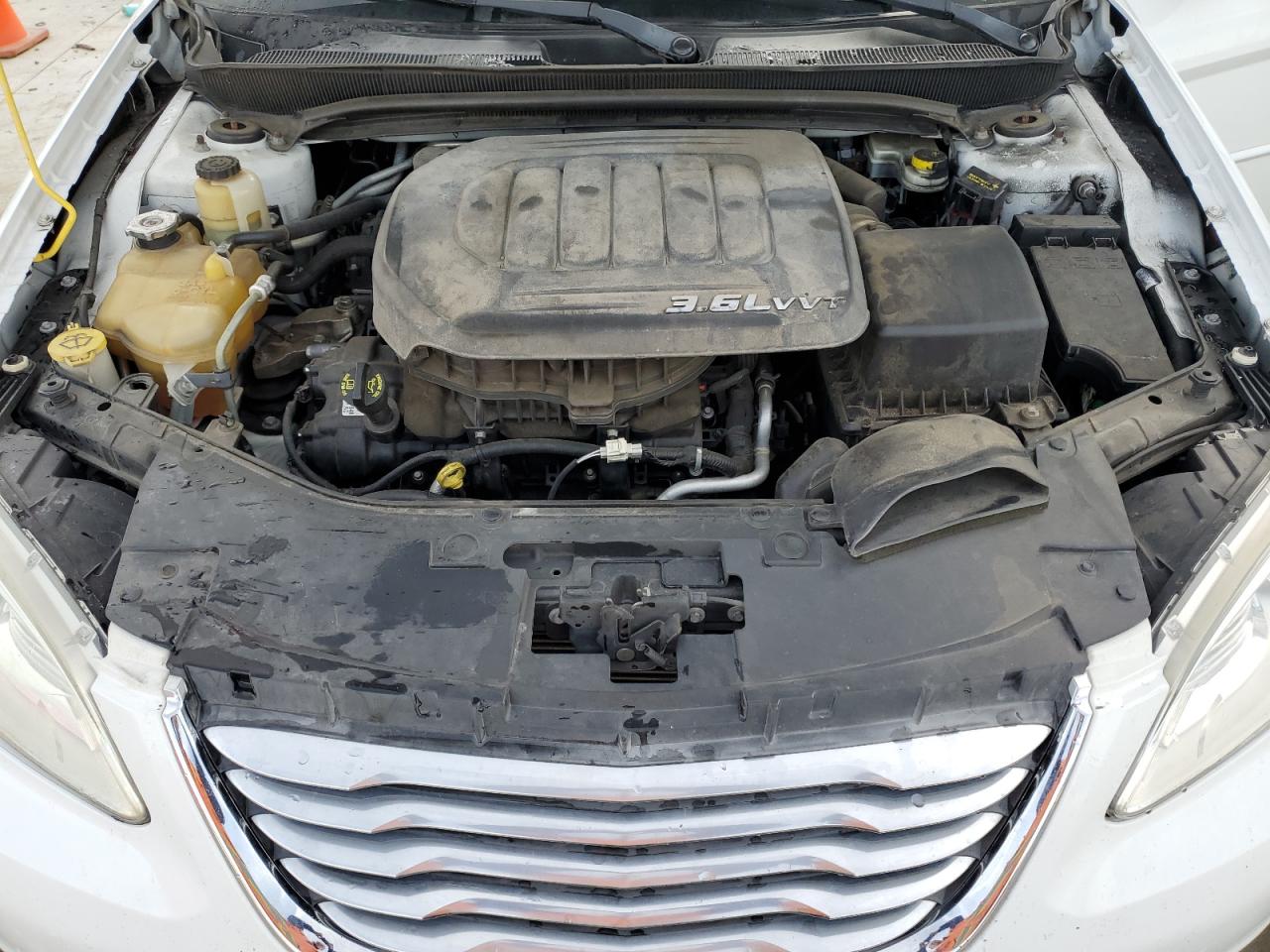 2013 Chrysler 200 - Image 11