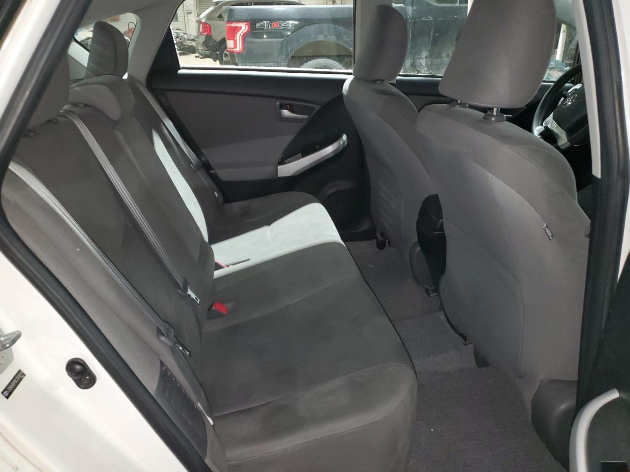 2012 Toyota Prius - Image 10