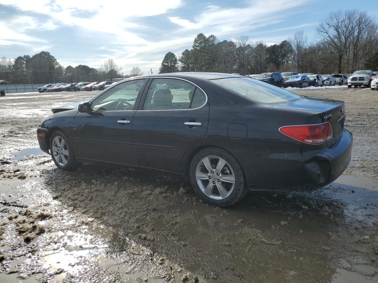 2005 Lexus ES - Image 2