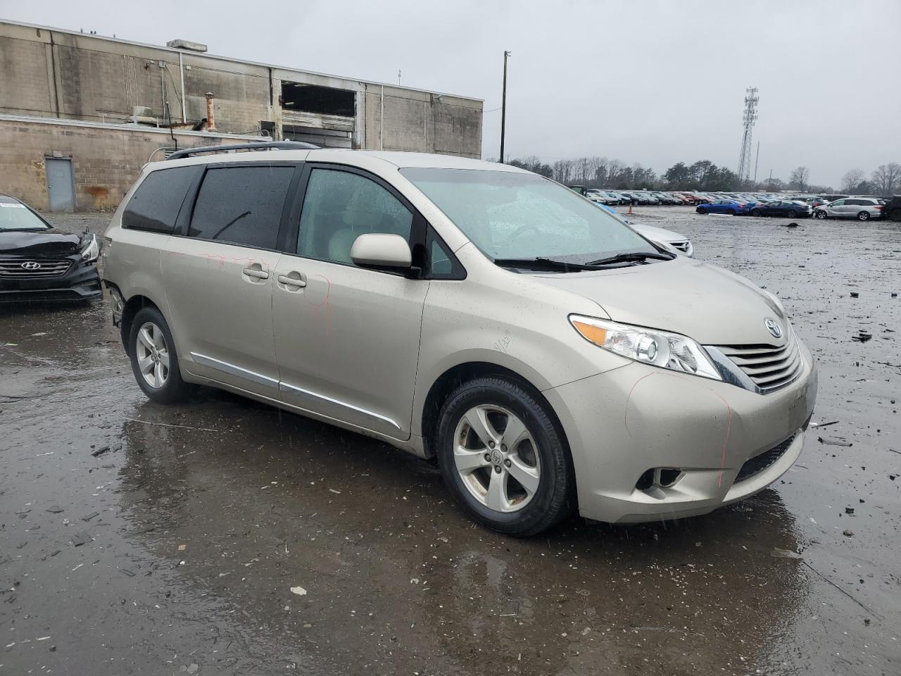 2015 Toyota Sienna - Image 4