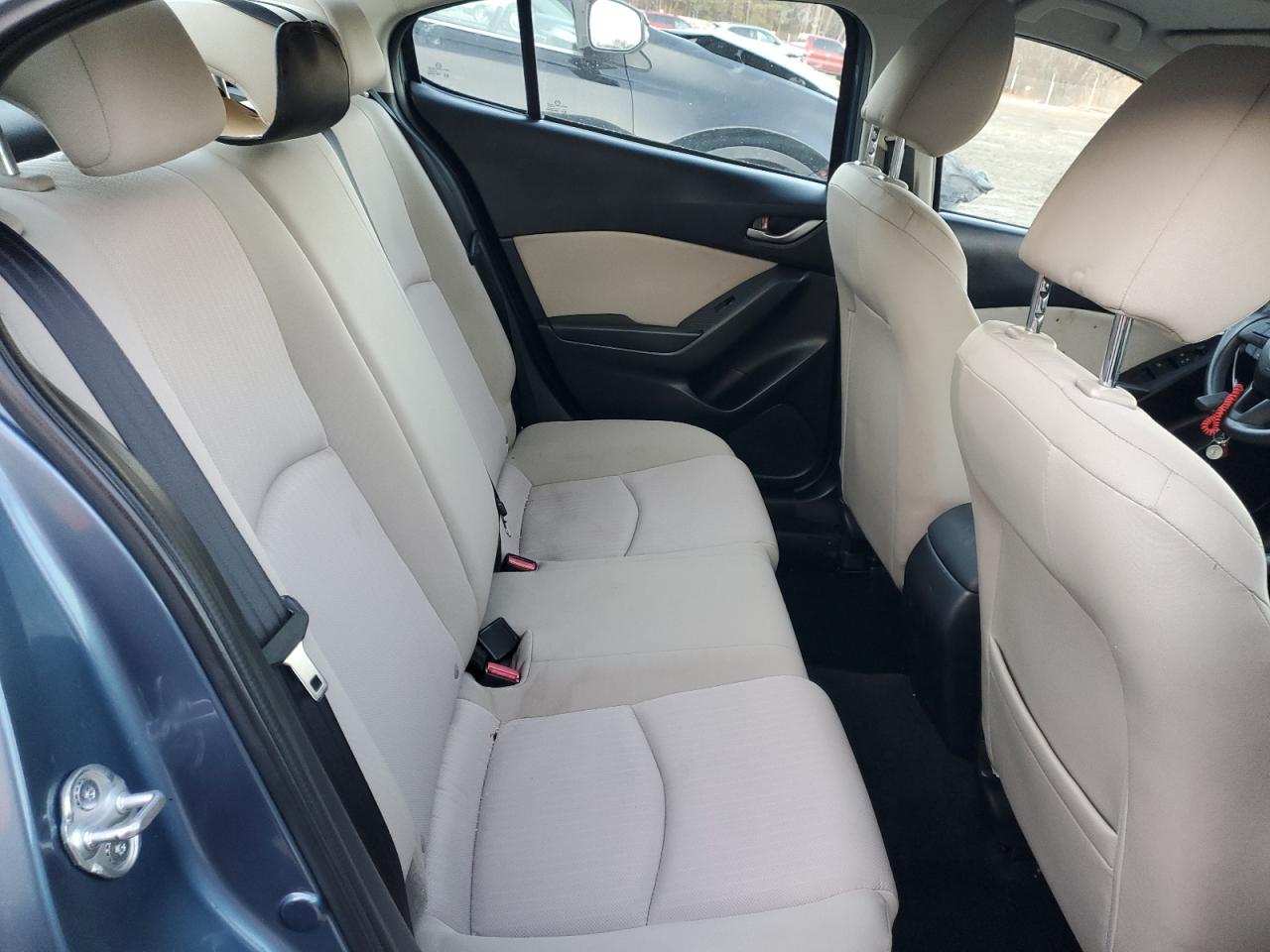 2015 Mazda 3 - Image 10