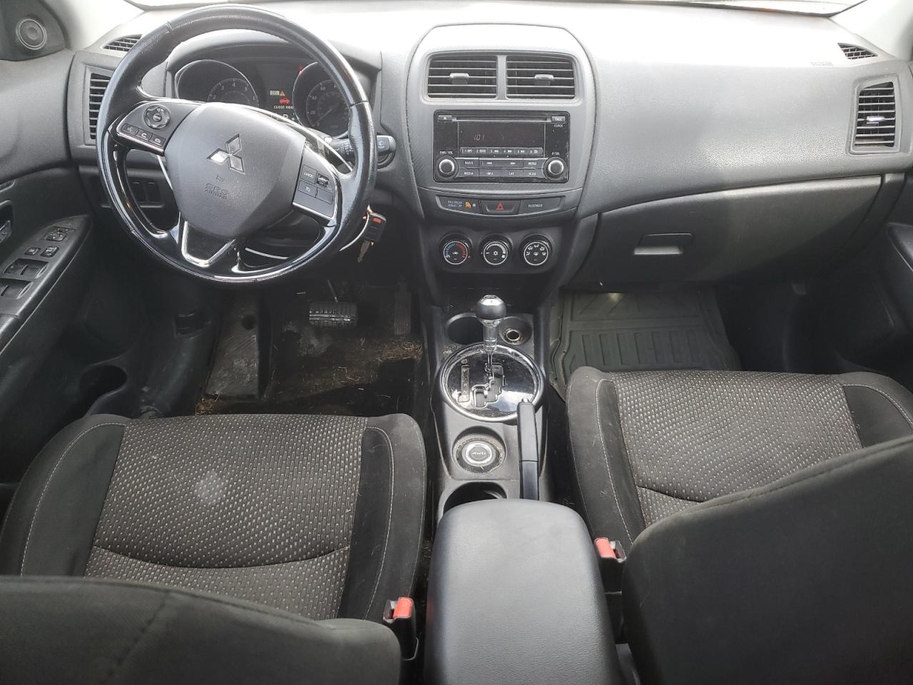 2016 Mitsubishi Outlander - Image 8