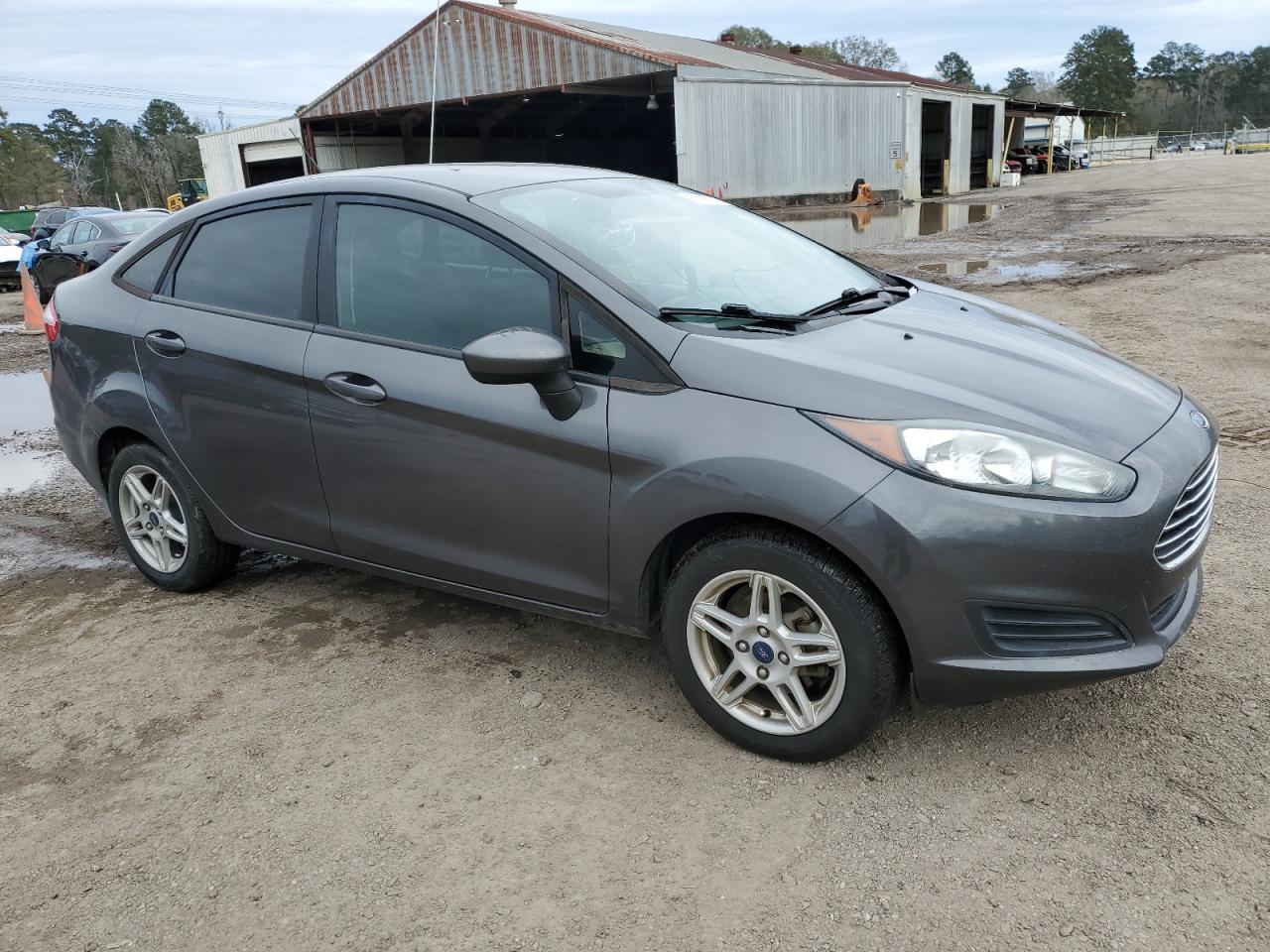 VIN 3FADP4BJ0JM143500 2018 FORD FIESTA no.4