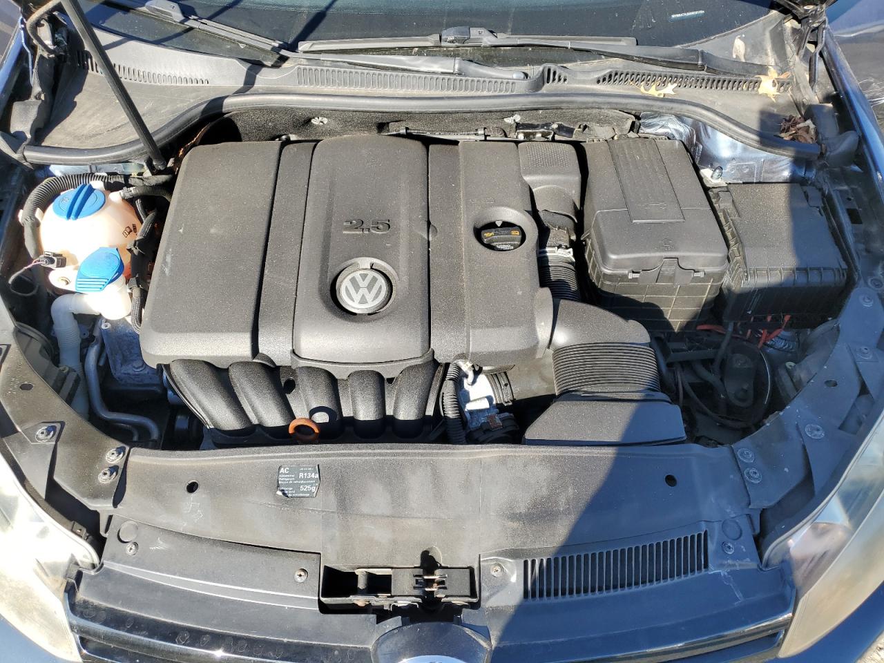 2010 Volkswagen Golf - Image 11