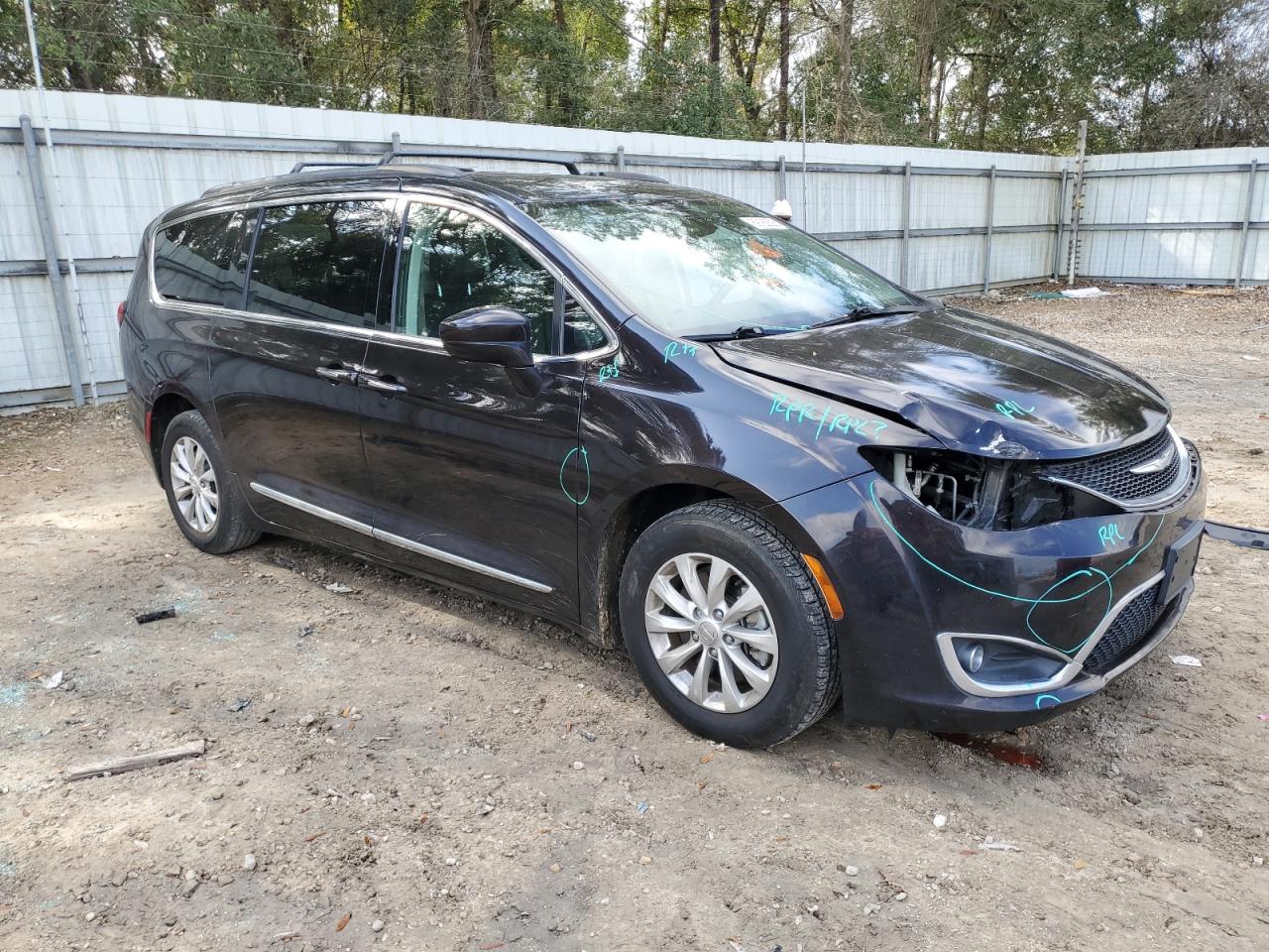 2017 Chrysler Pacifica - Image 4