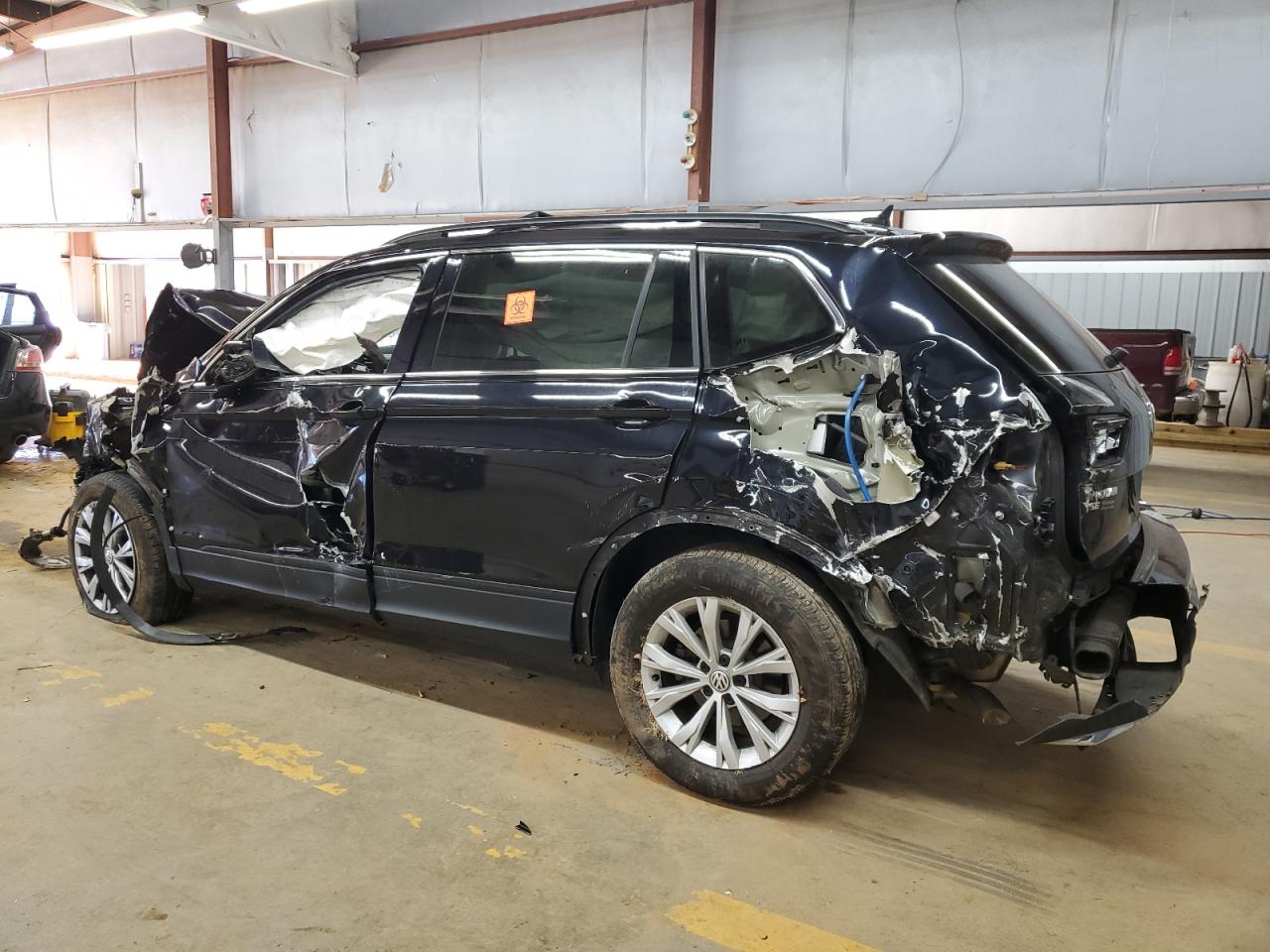 2019 Volkswagen Tiguan - Image 2