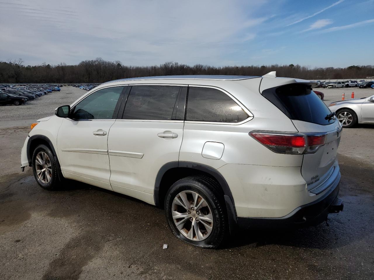 2015 Toyota Highlander - Image 2