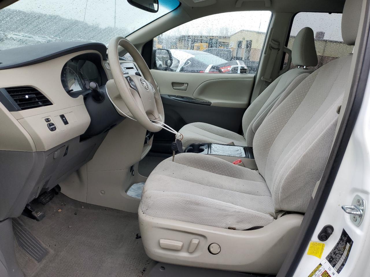 2012 Toyota Sienna - Image 7