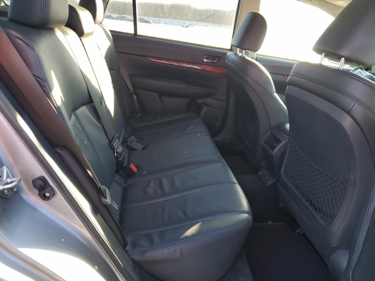 2011 Subaru Outback - Image 11
