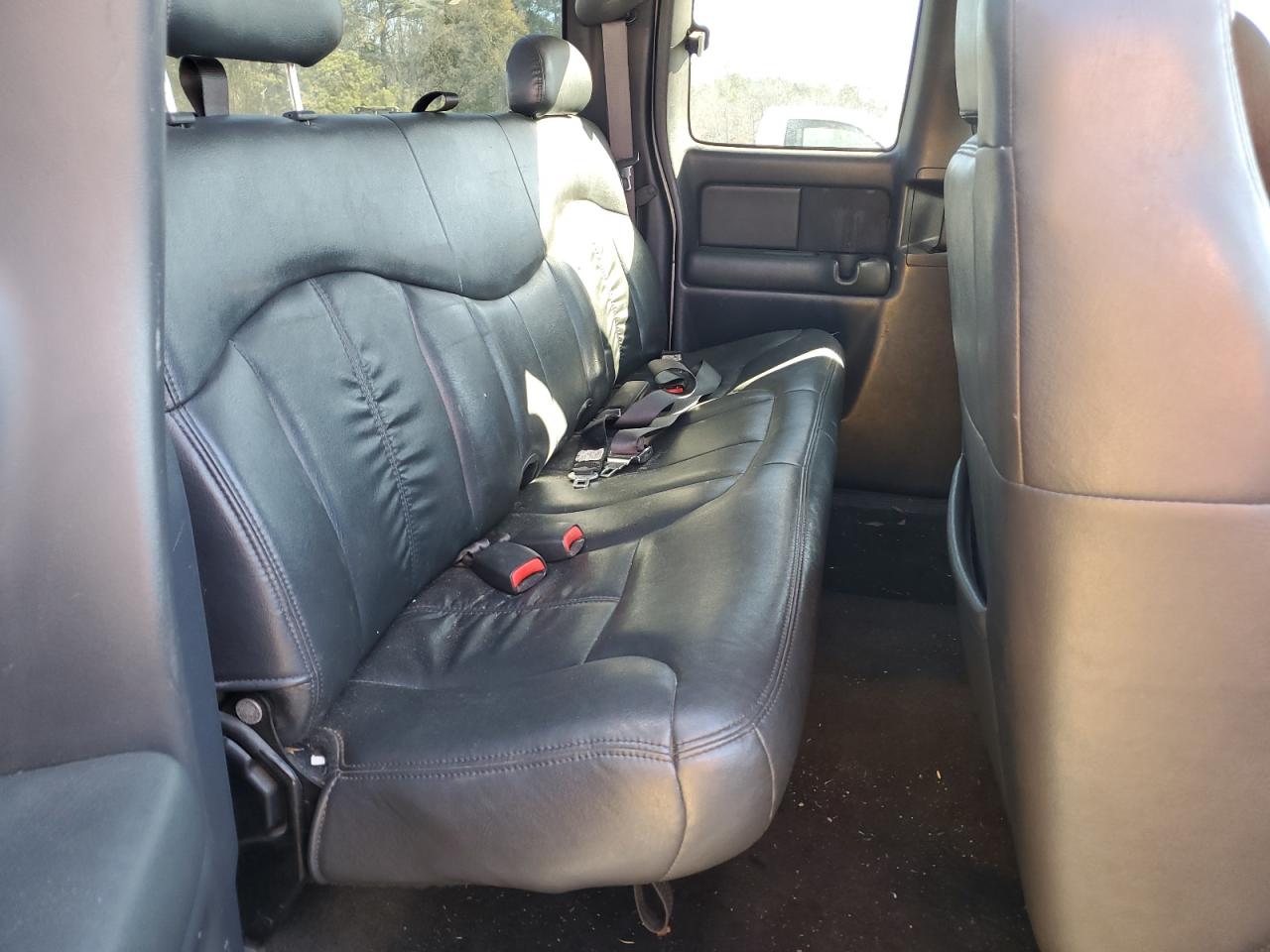 2001 Chevrolet Silverado - Image 11