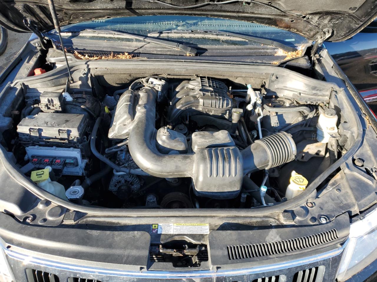 2011 Jeep Grand Cherokee - Image 12