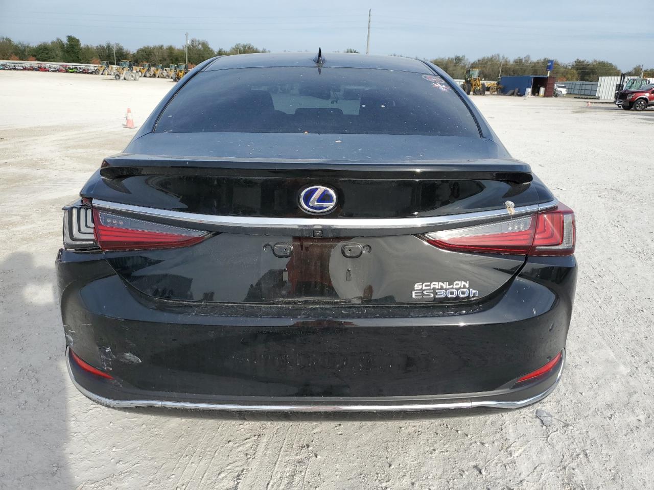 2022 Lexus ES - Image 6