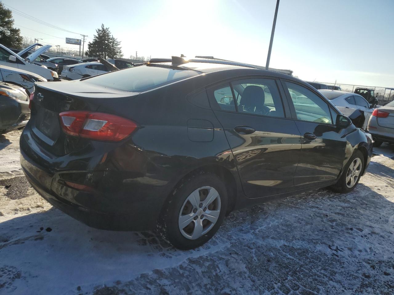 2018 Chevrolet Cruze - Image 3