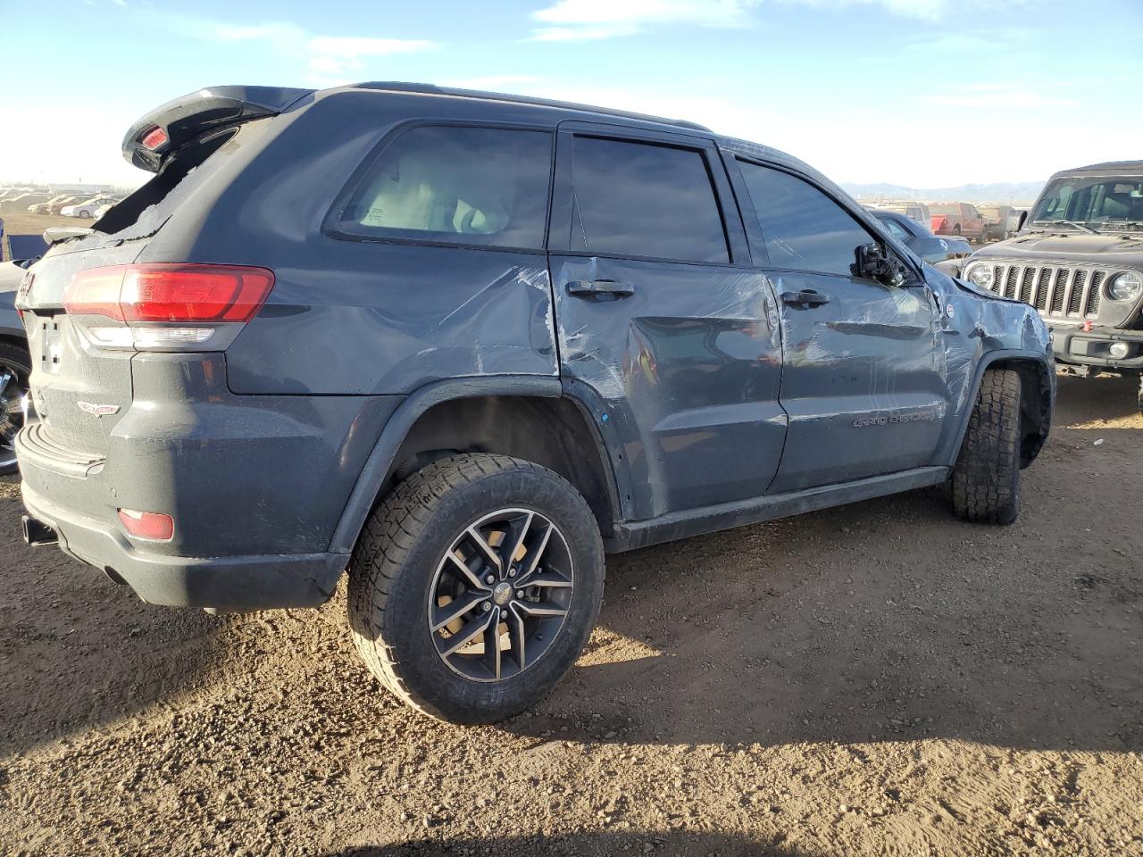 2017 Jeep Grand Cherokee - Image 3