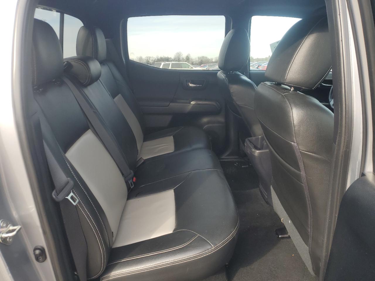 2017 Toyota Tacoma - Image 10