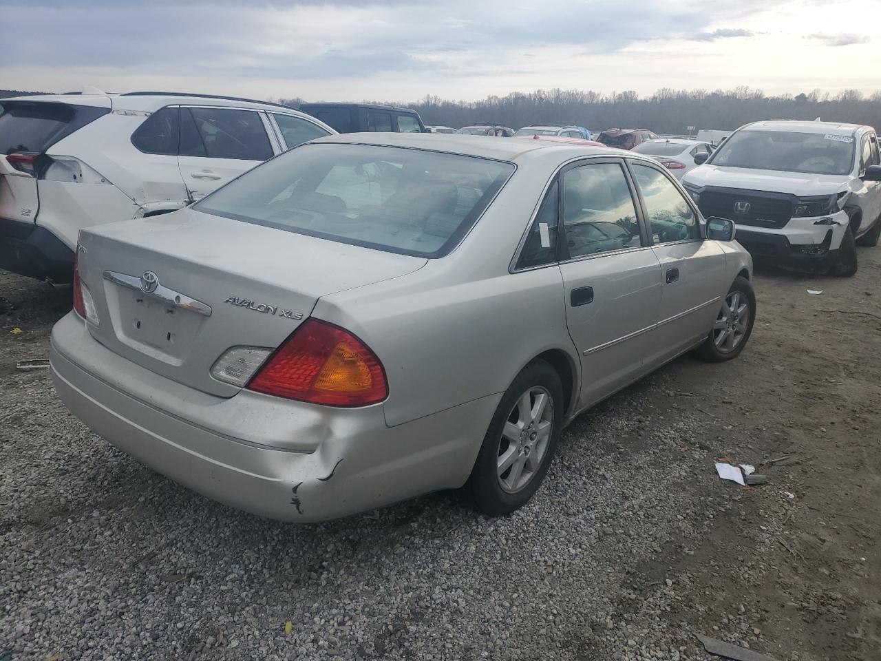 2001 Toyota Avalon - Image 3