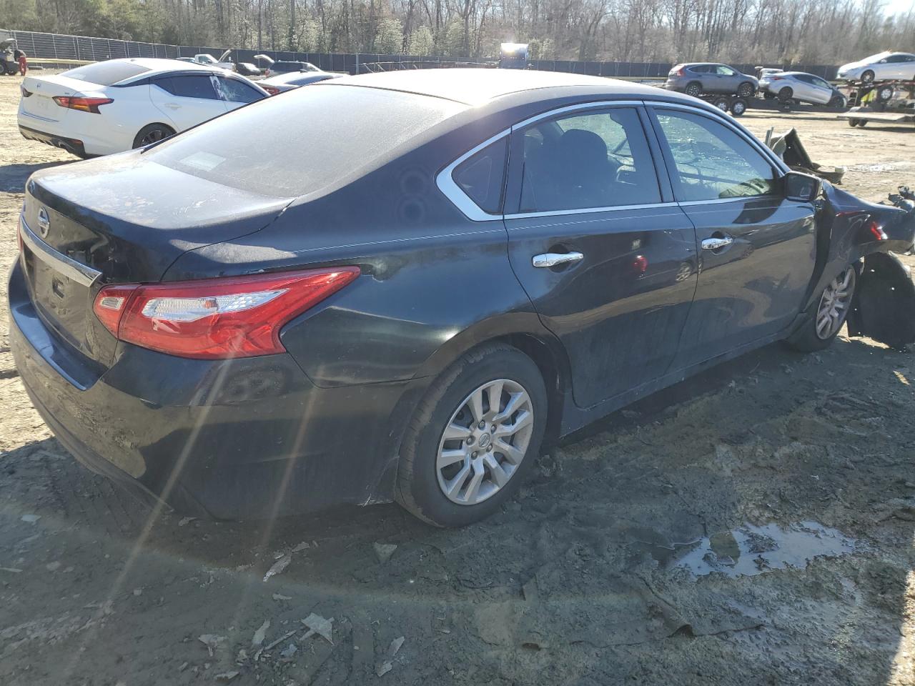 2017 Nissan Altima - Image 3