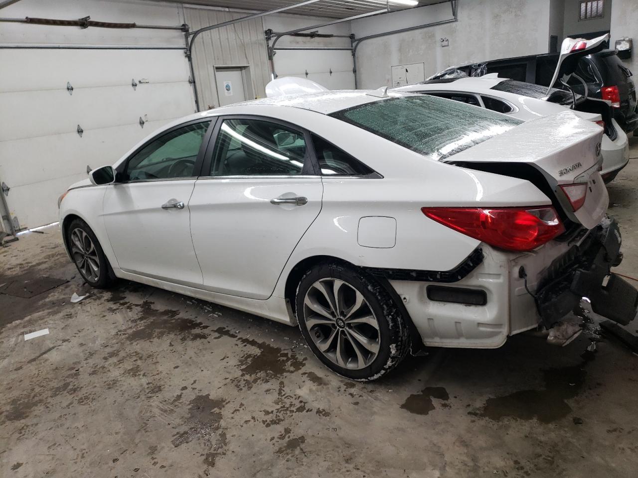 2013 Hyundai Sonata - Image 2