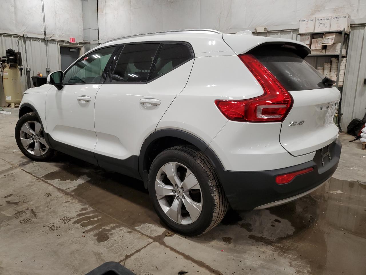 2020 Volvo XC40 - Image 2