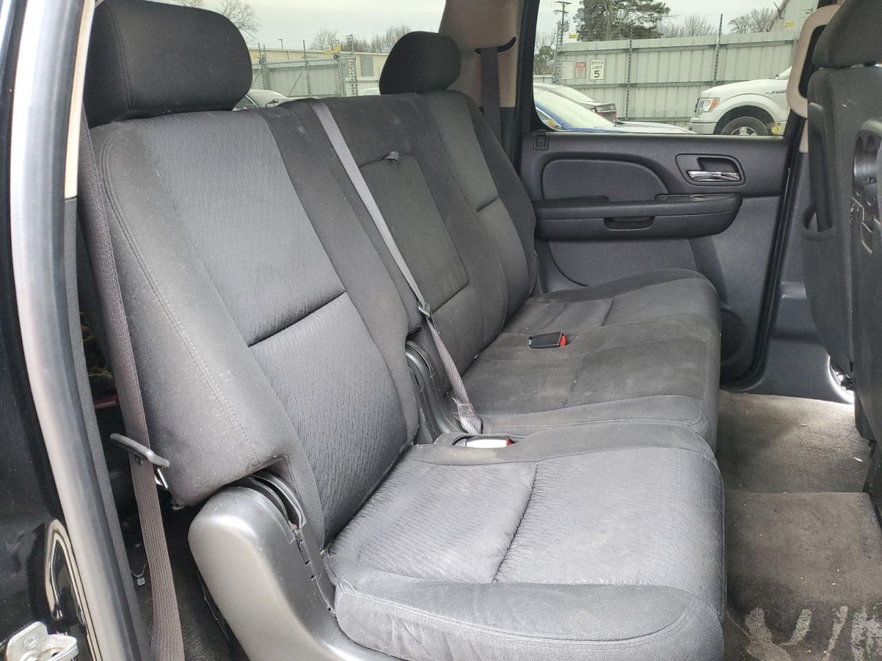 2010 Chevrolet Suburban - Image 11