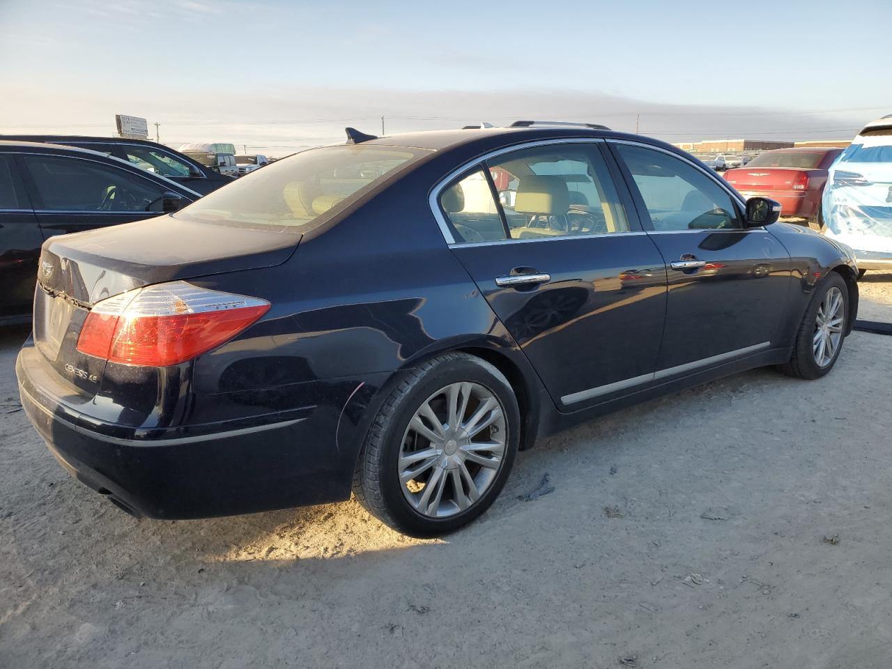 2011 Hyundai Genesis - Image 3