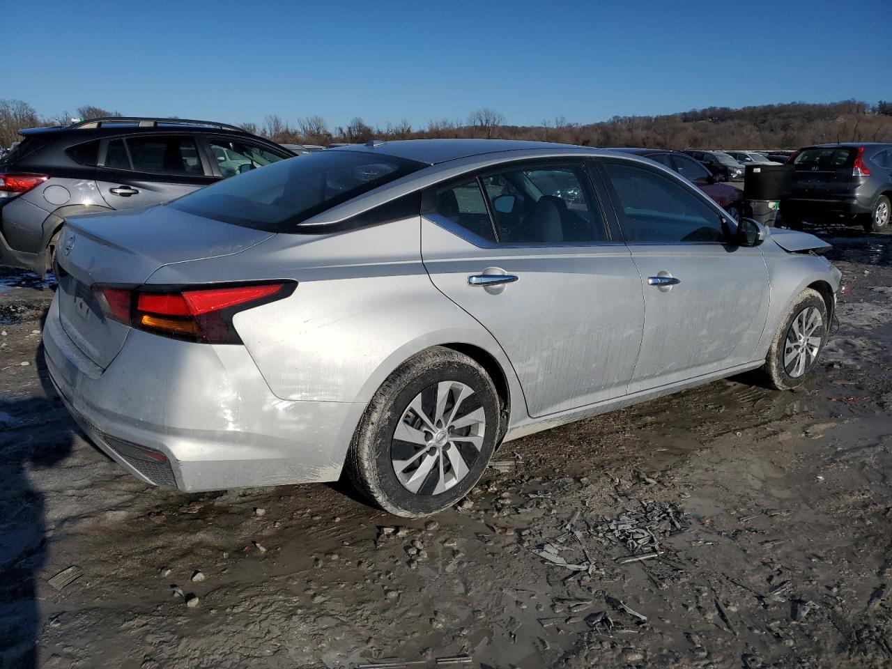 2020 Nissan Altima - Image 3