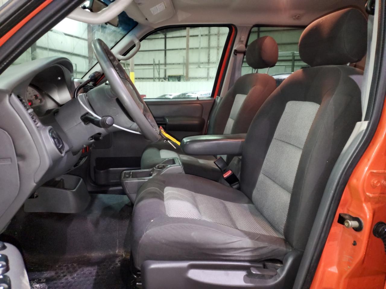 2004 Ford Explorer - Image 7