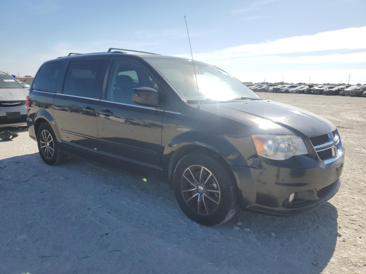 2017 Dodge Caravan - Image 4