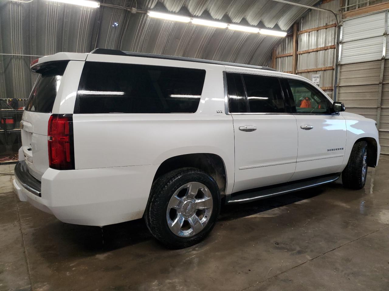 VIN 1GNSKJKC2GR229759 2016 CHEVROLET SUBURBAN no.3