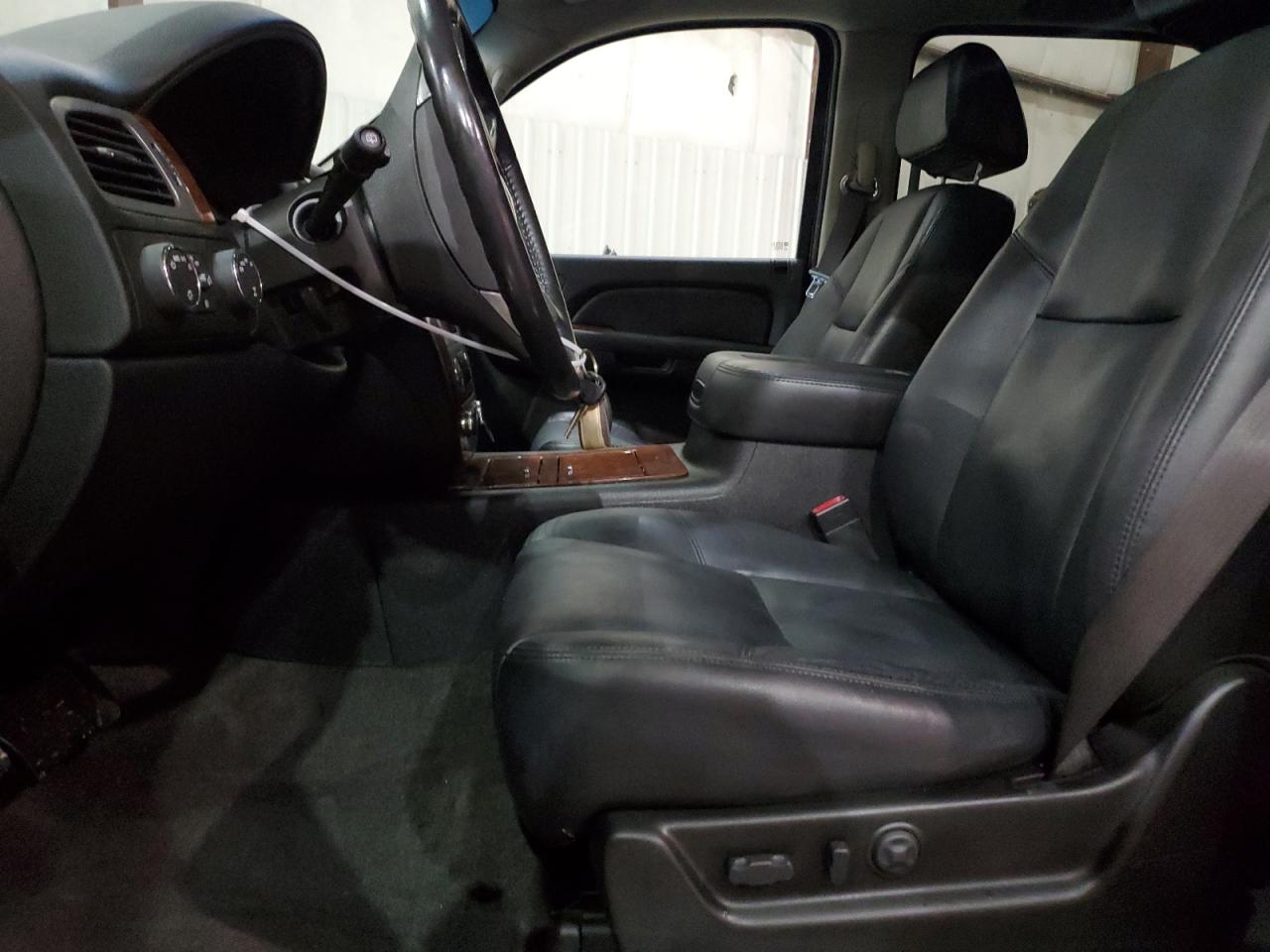 2009 Chevrolet Suburban - Image 7