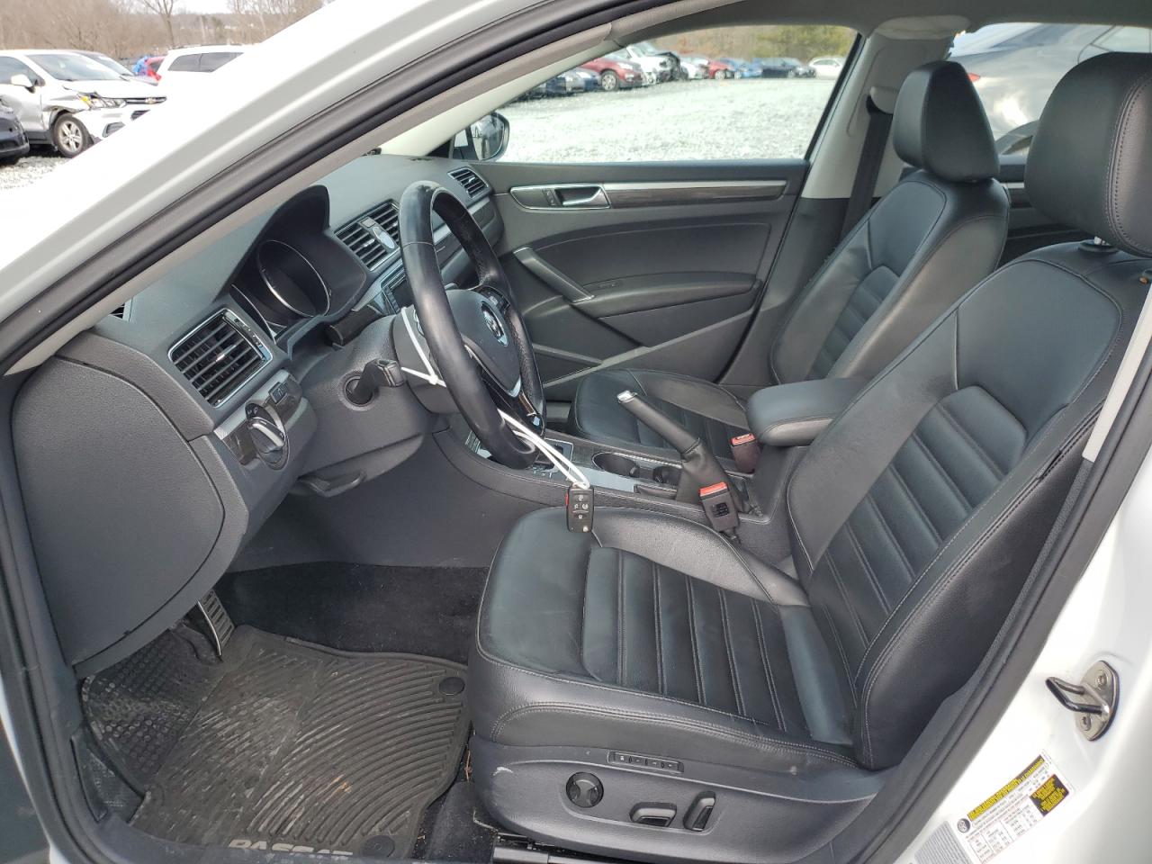 2017 Volkswagen Passat - Image 7