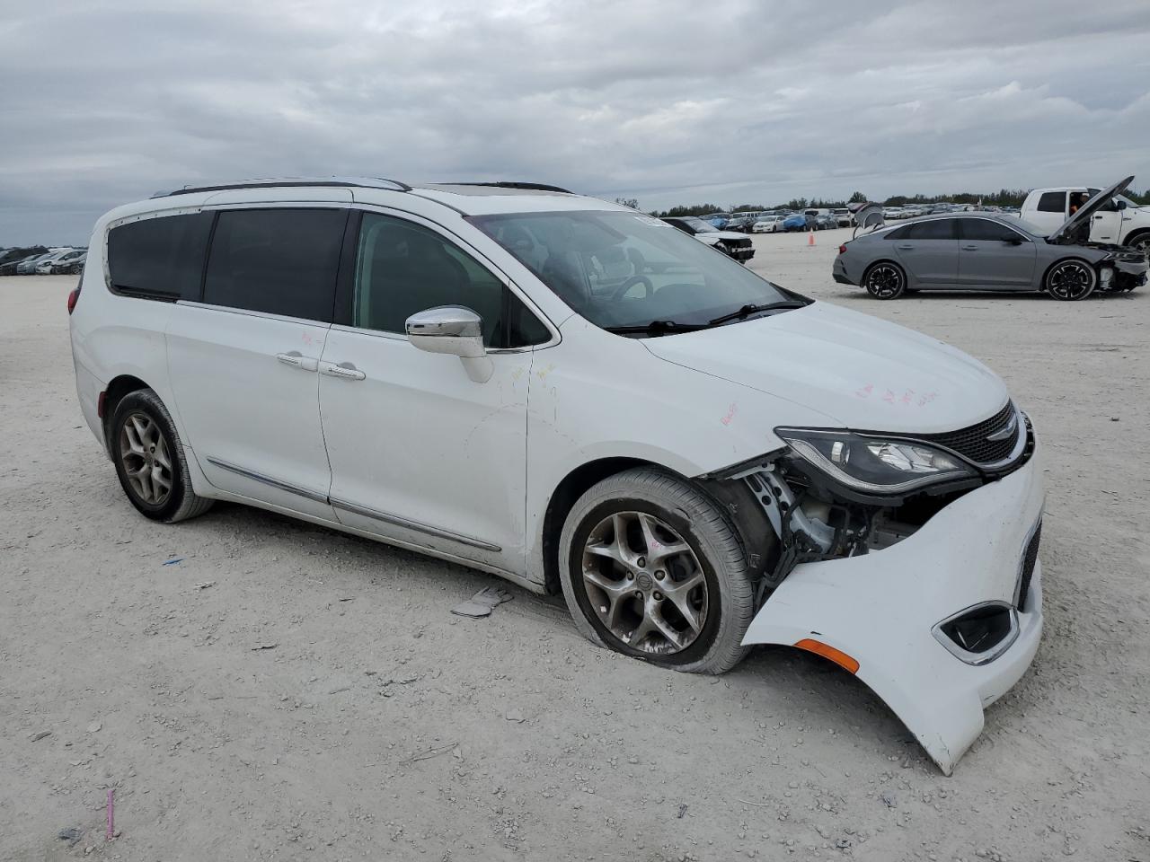 2020 Chrysler Pacifica - Image 4
