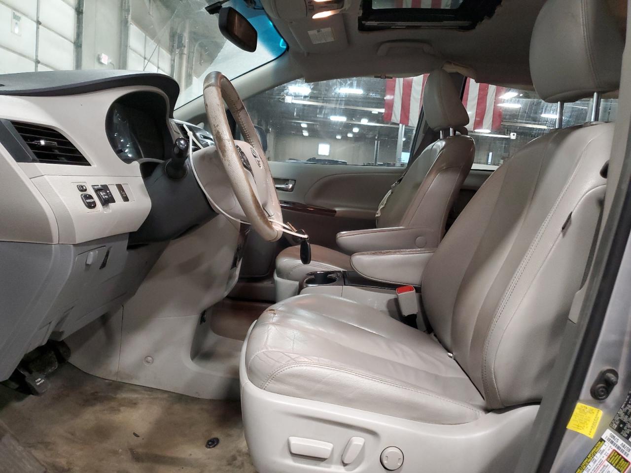 2013 Toyota Sienna - Image 7