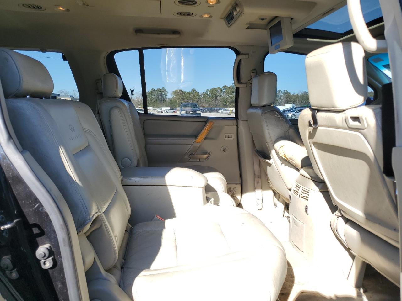 2004 Infiniti QX56 - Image 11