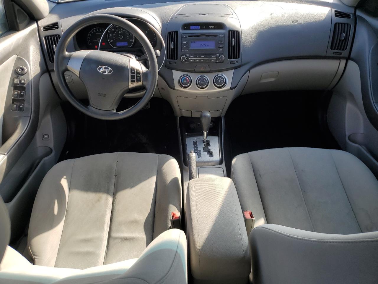 2010 Hyundai Elantra - Image 8