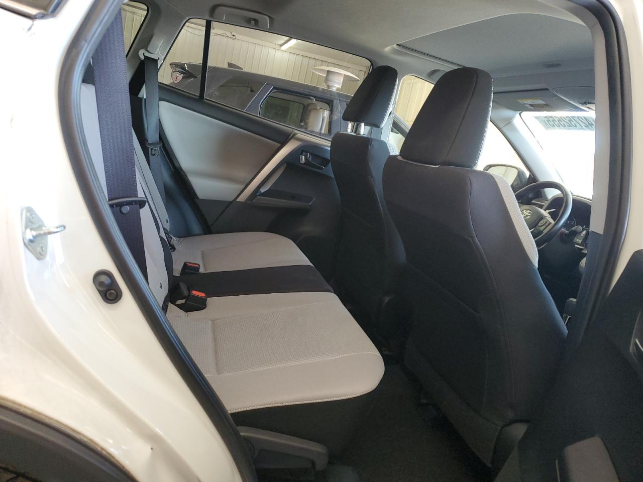 2018 Toyota RAV 4 - Image 11