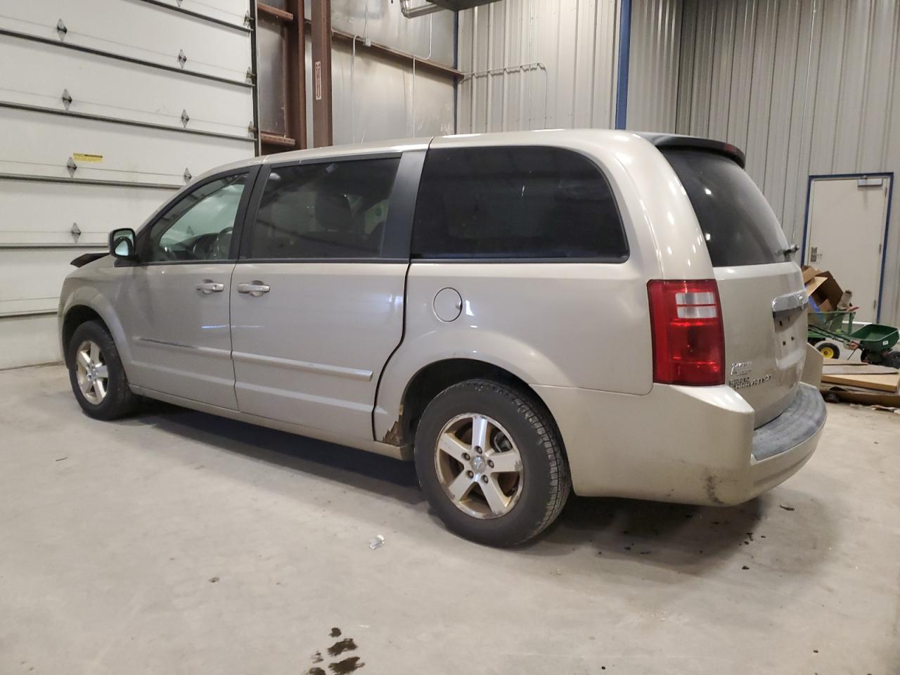 2008 Dodge Caravan - Image 2